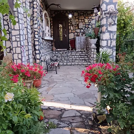 Tarra Garsoniera10 Μανγκάλια